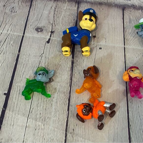 Paw Patrol Lot of 6 Figures - Picture 4 of 5
